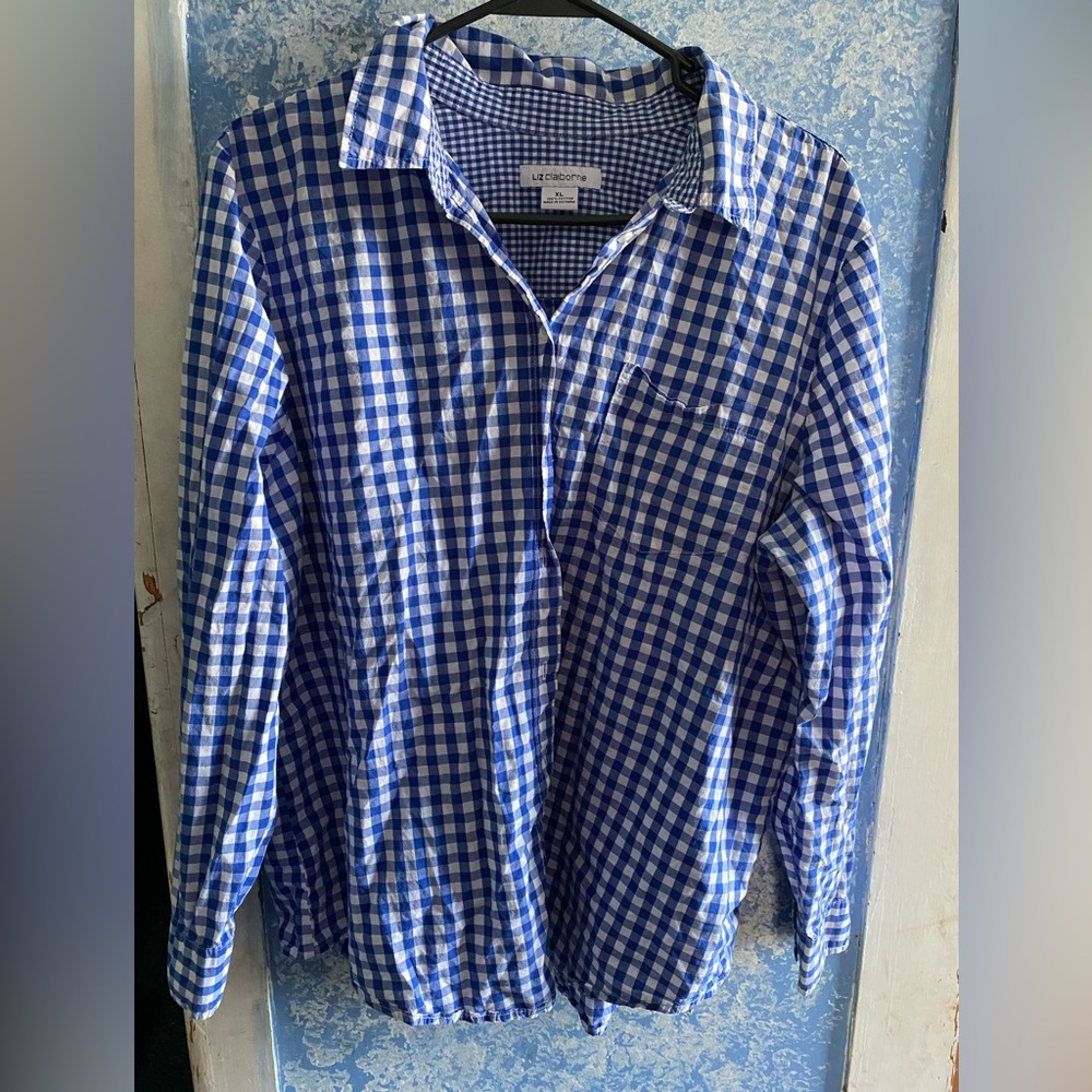 Liz Claiborne size XL blue plaid button down shirt in great condition